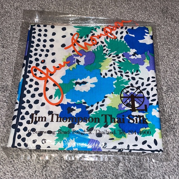 Silk scarf from Thailand, never worn! - Picture 4 of 6